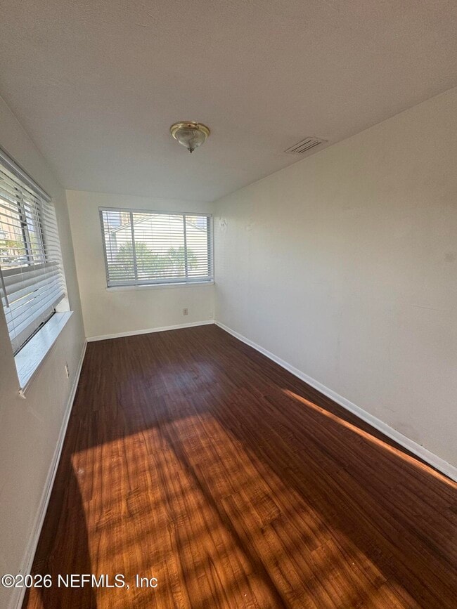 Building Photo - 210 13th Ave N