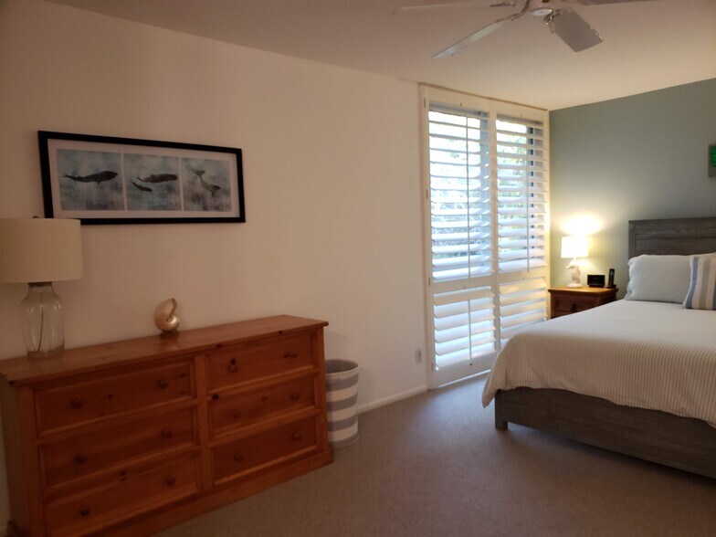 MB # 2 with pictures windows that rool out to brookside stream/courtyard - 665 The Village