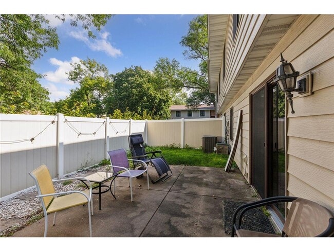 Building Photo - 2265 Oregon Ct