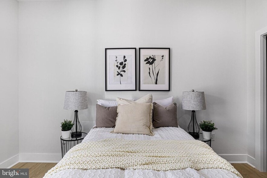 Building Photo - 616 Kenyon St NW