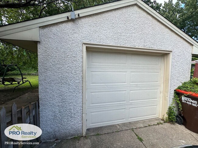 Building Photo - 3 Bedroom Home in South Saint Paul