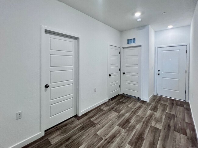 Building Photo - $2,595 Fowler & Dakota, 4 Bedroom 2 Bathro...