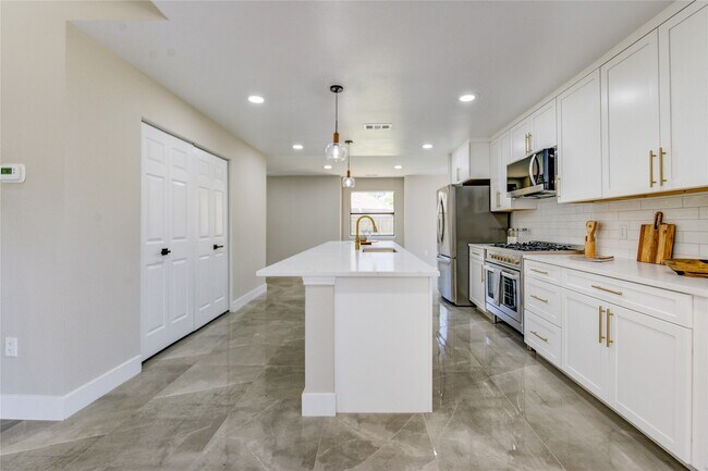 Building Photo - 1901 Canyon Creek Ct