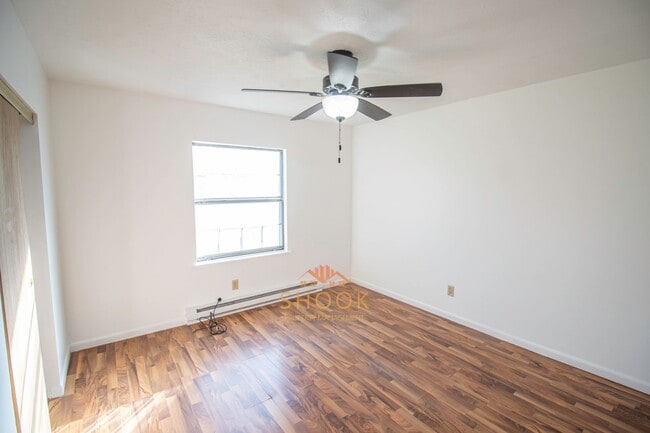 Building Photo - 3 BR HOME ON SOUTHSIDE