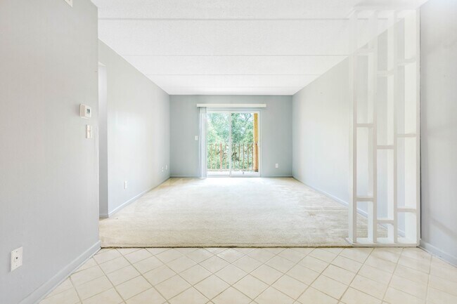 Building Photo - 209 W Miracle Strip Pkwy