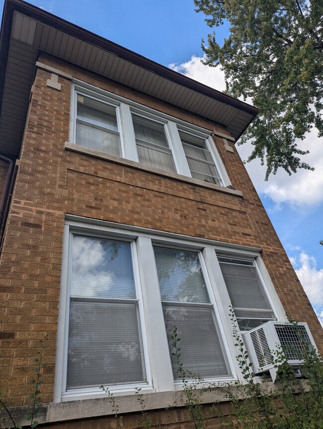 Building Photo - 1148 N Mayfield Ave