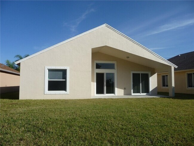Building Photo - 515 Calamondin Way SW