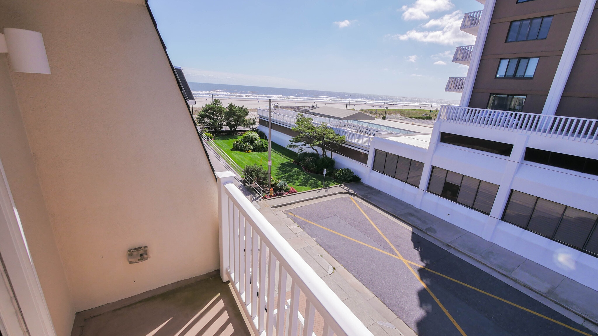 Building Photo - 137 S Berkley Sq