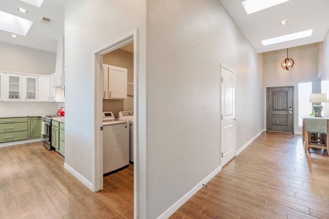 Building Photo - Beautiful 4 bedroom home with 3 Car Garage