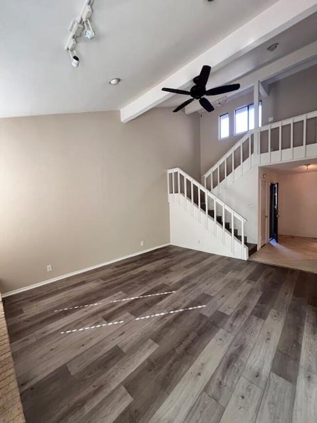 Building Photo - Northwest Condo / 2 bedrooms / 2 car garage / Backs beautiful Greenbelt