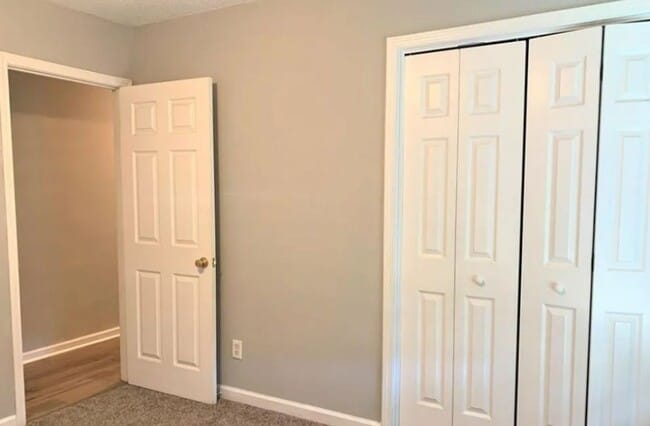 Building Photo - SCAD-Friendly 3BR Home – Walk to Bus Stop | Roommates Welcome!