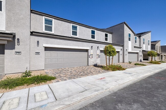 Building Photo - FULLY FURNISHED BRAND NEW TOWNHOME WITH 3 BEDROOMS + 2 CAR GARAGE