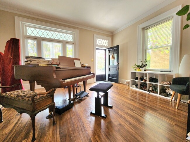 Building Photo - Elegant, spacious, modern Victorian in the...