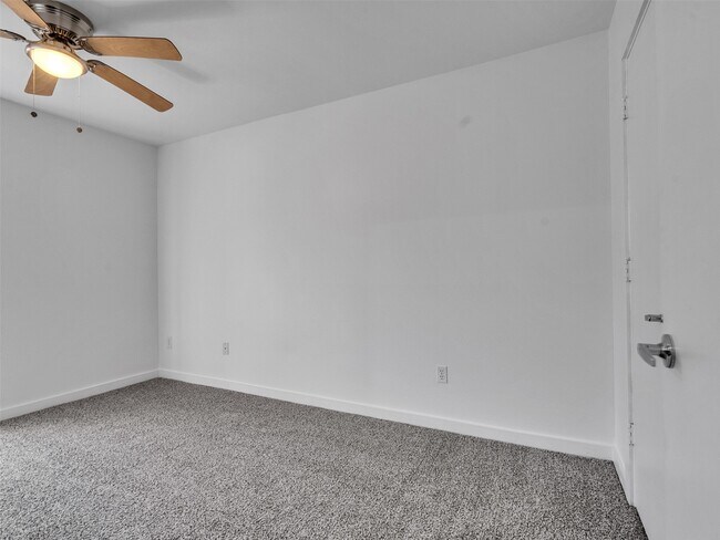 Building Photo - 6935 Yellowstone Way Dr