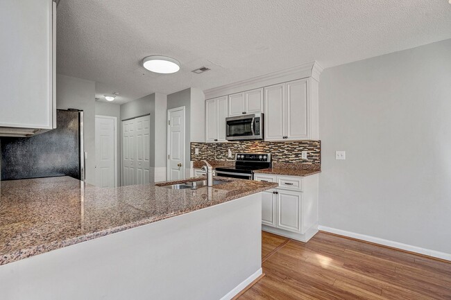 Building Photo - SINGLE FAMILY HOME- 3 Bedrooms 2.5 Baths