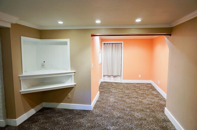 Building Photo - Gorgeous Dream Home in the Southwest Hills! Your Pacific Northwest Oasis Awaits!