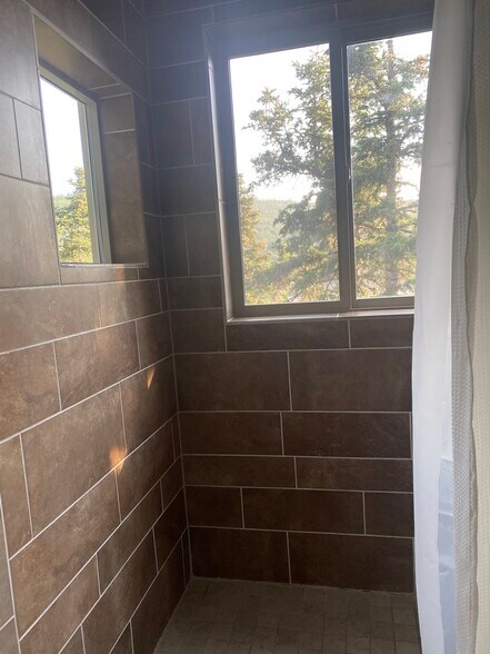 SHOWER WITH TREETOP VIEWS - 125 Parkview Ter