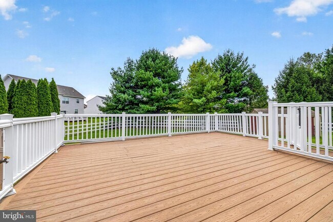 Building Photo - 206 Markham Ct