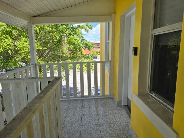 Building Photo - 1000 SW 12th Ct