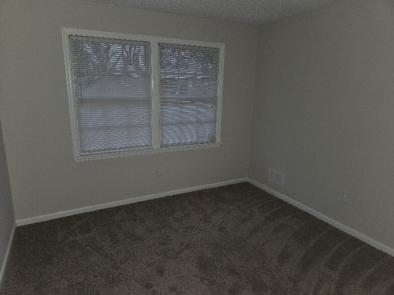 Building Photo - 2114 Apple Valley Rd