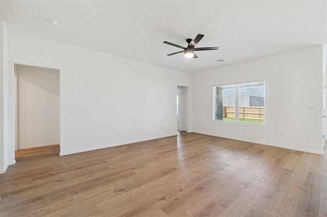Building Photo - 5925 Bradford Pear Ln