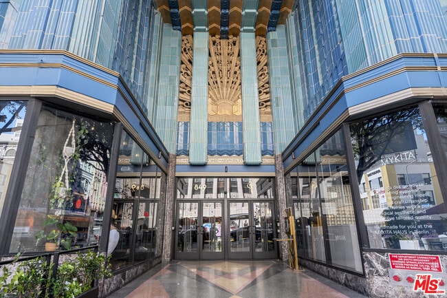 Building Photo - 849 S Broadway