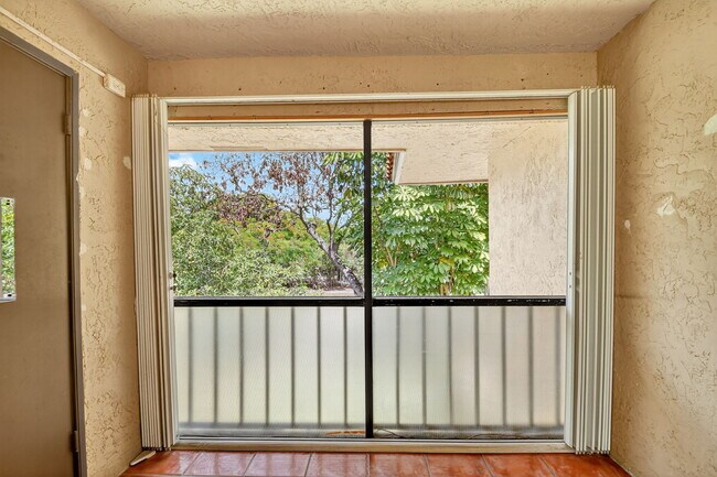 Building Photo - 5985 Forest Hill Blvd