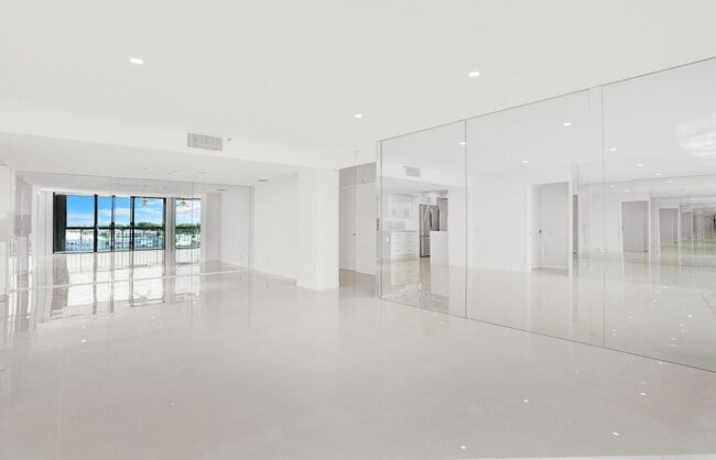 Building Photo - 2697 N Ocean Blvd