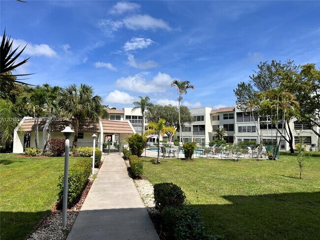 Building Photo - 6550 Royal Palm Blvd