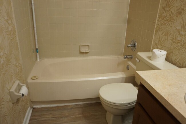 Building Photo - 5492 Pinehaven Ct