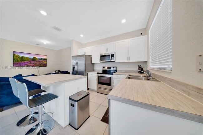 Building Photo - 2699 SE 19th St