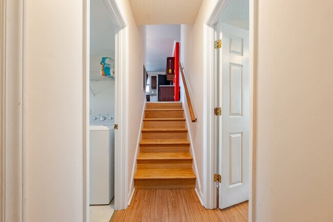 Building Photo - 305 Humble Rd