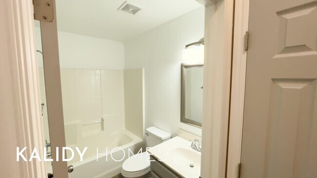 Building Photo - 9317 Apple Dr