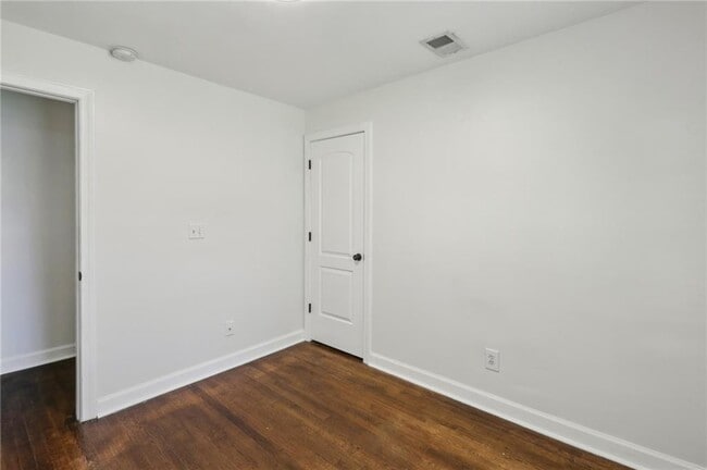 Building Photo - 1833 Flat Shoals Rd SE