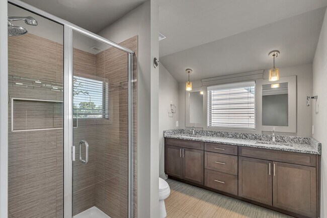 Building Photo - Modern Townhome Living in the Heart of Wed...