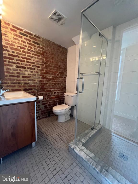 Building Photo - 109 S Columbus St