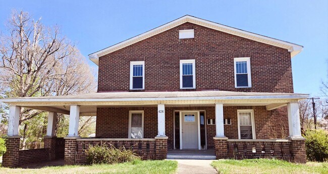 Building Photo - 426 S Beaumont Ave