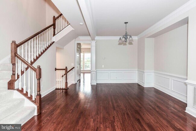Building Photo - 331 Pink Azalea Terrace SE