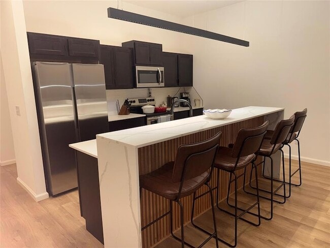 Building Photo - 575 S Fretz Ave