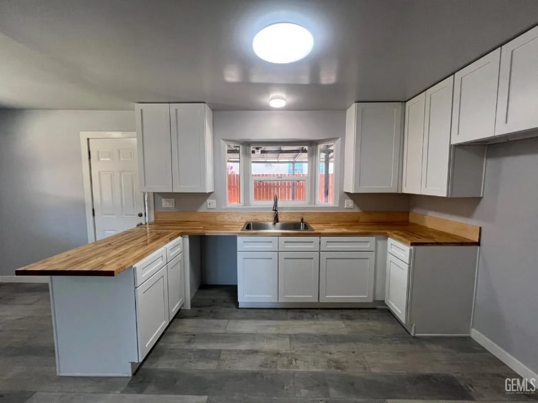 Building Photo - 515 B St