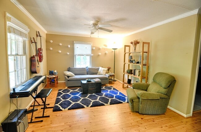 Building Photo - 2516 Foxwood Dr