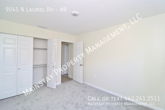 Building Photo - 9045 N Laurel Rd