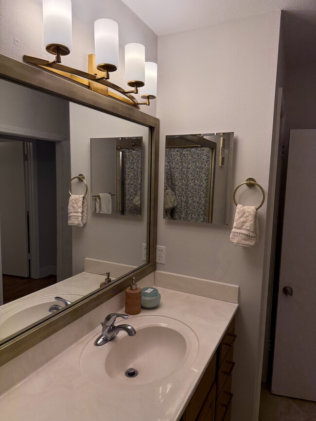 Building Photo - 5001 Grande Dr