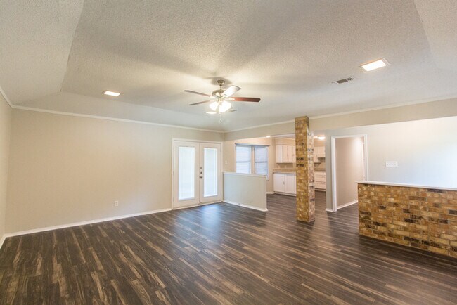 Building Photo - 5203 El Rancho Dr, Arlington