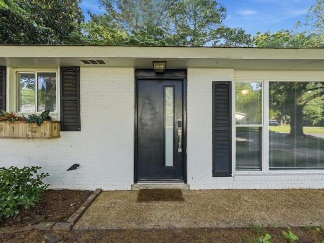 Building Photo - 308 Harolds Dr NW