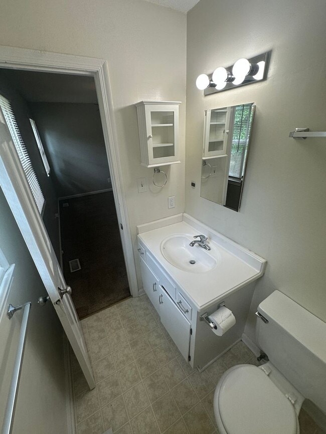 Building Photo - Northeast Raleigh 3 bedroom gem!