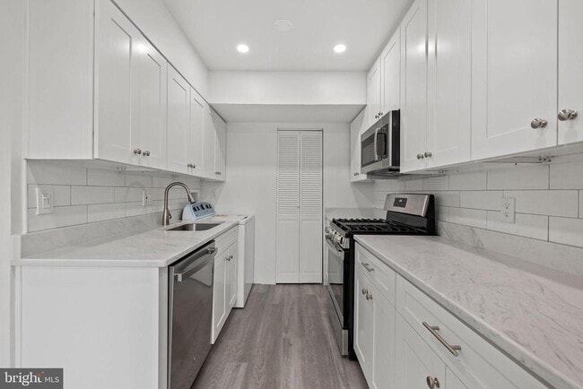 Building Photo - 8157 Community Dr