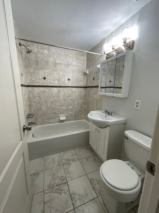 Building Photo - 211 Bates St NW