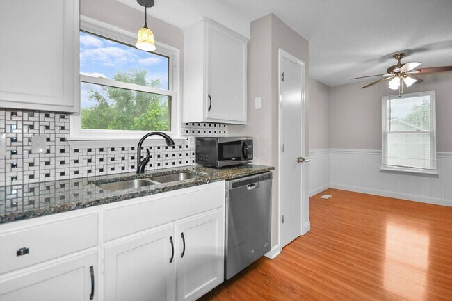 Building Photo - 706 Green Valley Ct