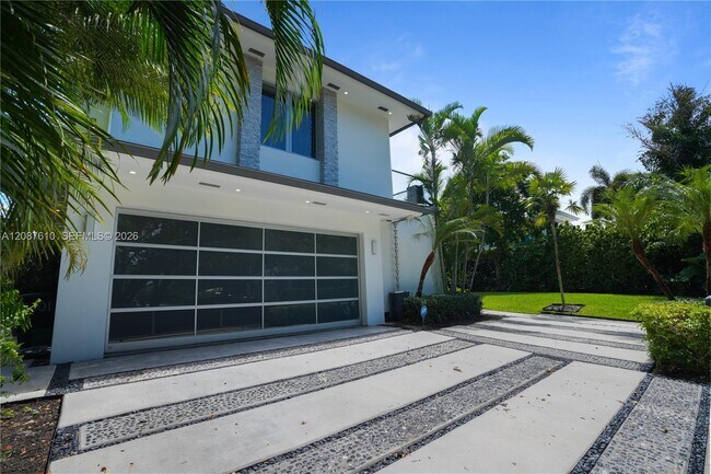 Building Photo - 9301 N Bayshore Dr